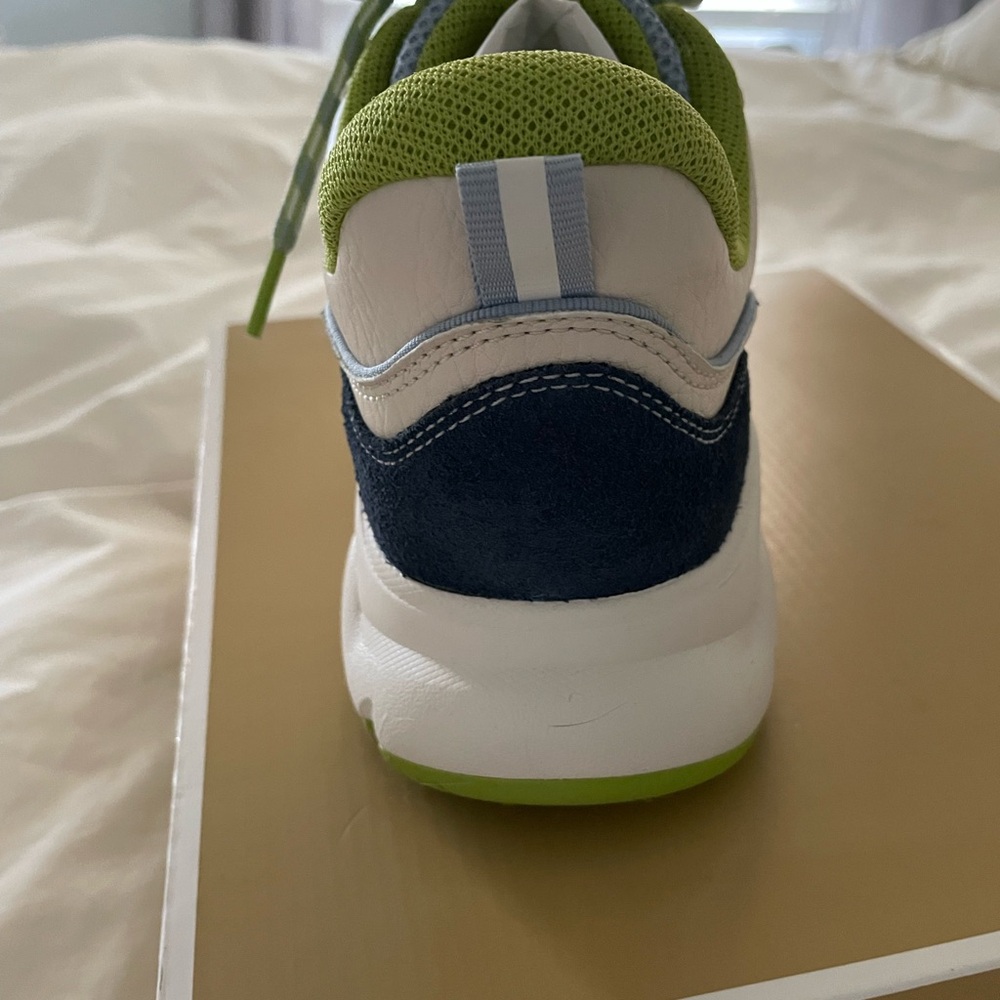 Michael Kors fitness shoes. New. Never worn - Picture 3 of 4